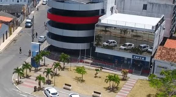 Prefeitura de Madre de Deus prorroga contrato de R$ 140 mil com escritório de advocacia dias após contratar outro por R$ 120 mil