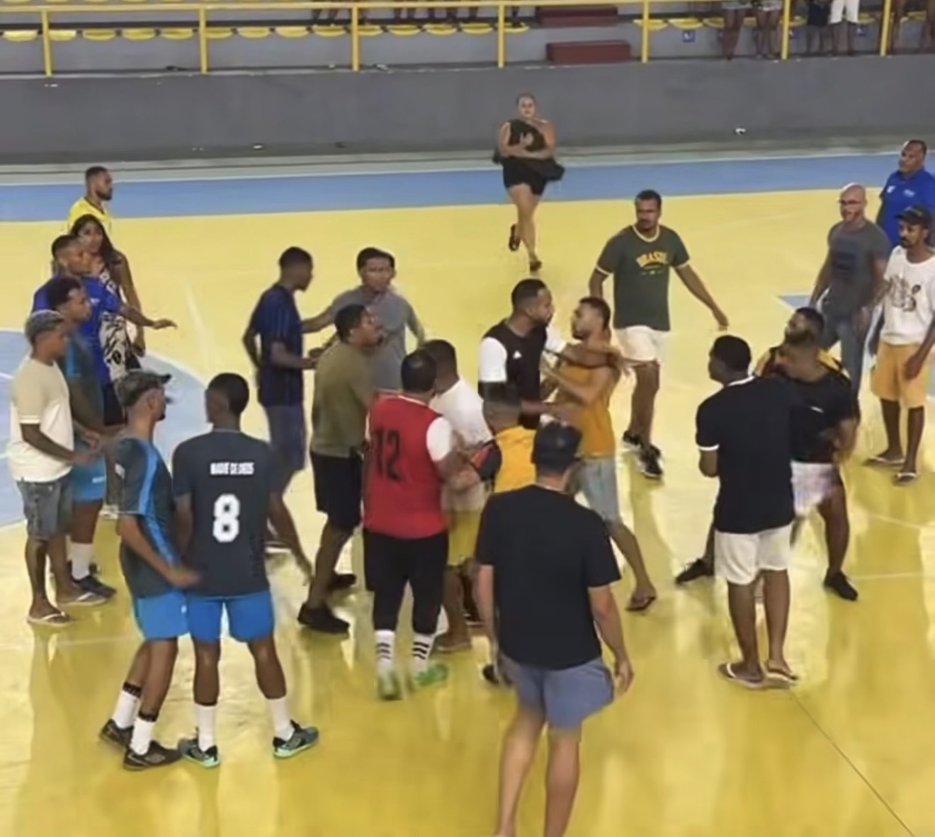 Torneio de futsal termina em confusão generalizada após partida entre Bahia e Malvina, em Madre de Deus