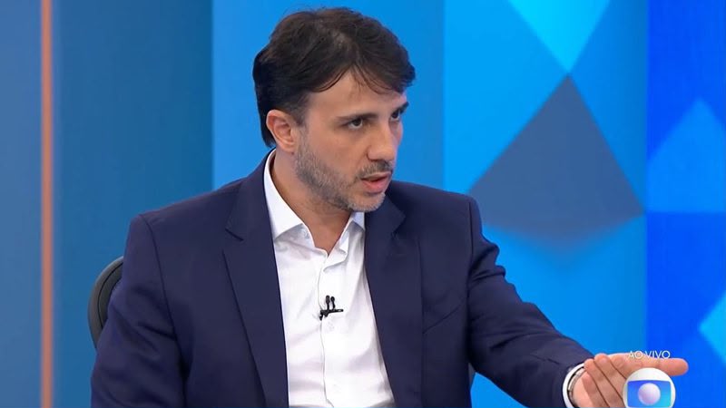 Renan Santos defende na Globo que Brasil construa bomba atômica para ter 'protagonismo'