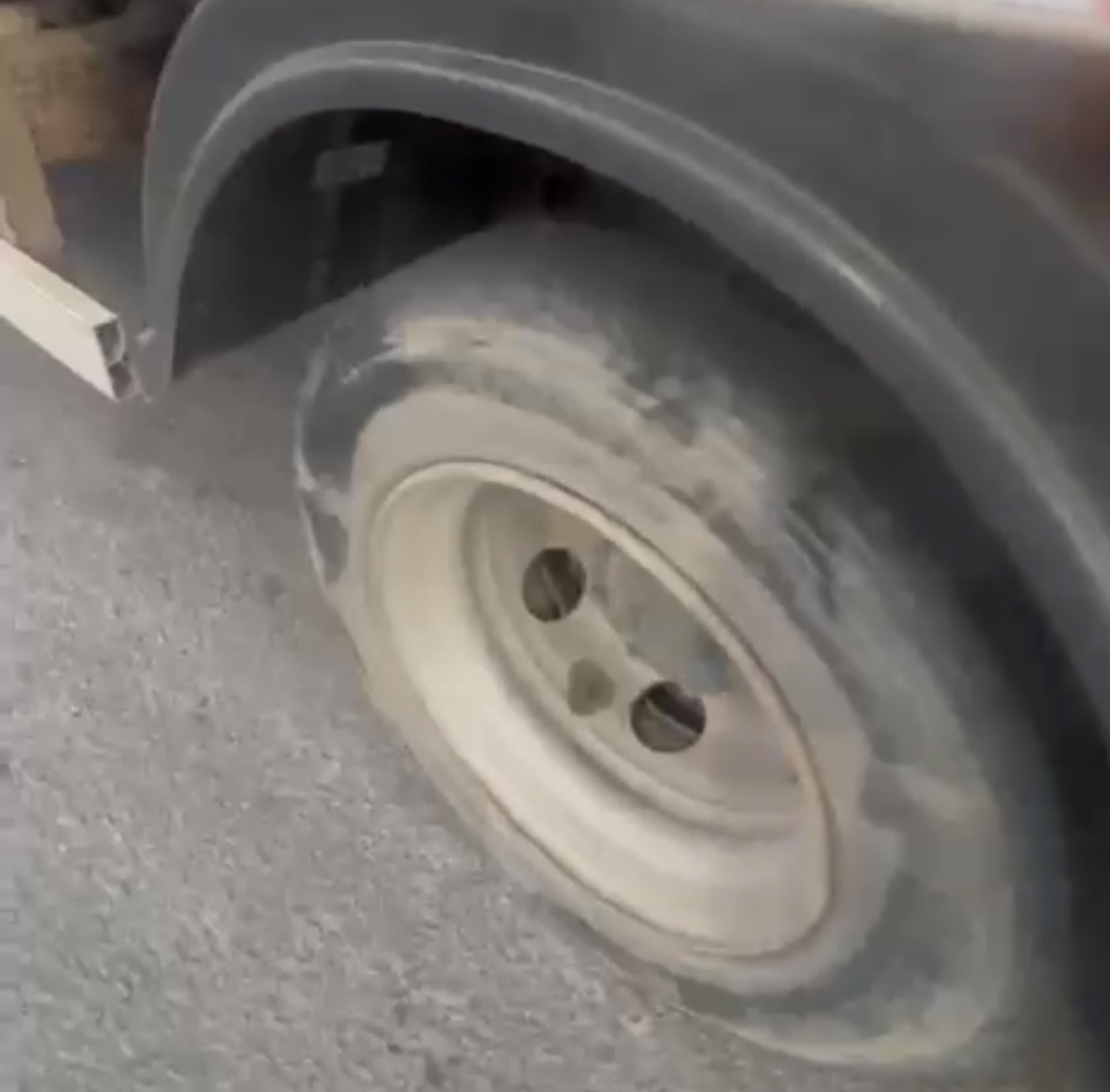 Condutor se revolta após apreensão do Detran em Madre de Deus e questiona condições de guincho